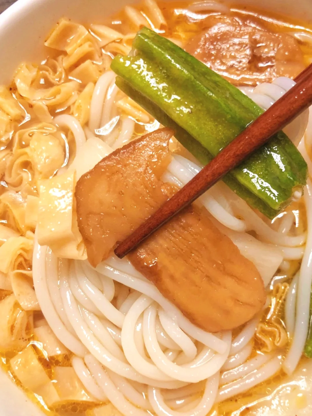 天冷吃一碗热乎乎的纯素菌汤米线🍜巨鲜香