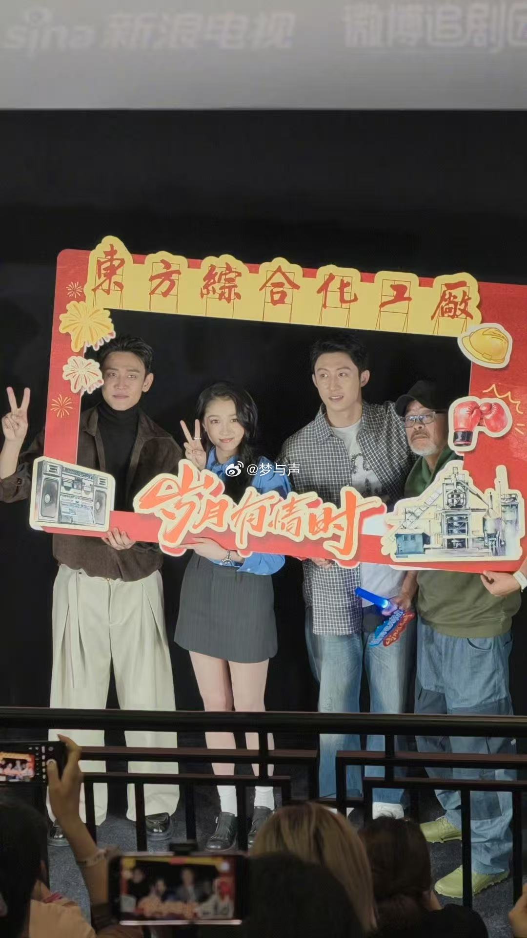 黄景瑜剧宣送黄金  羡慕两个字我已经说累了！黄景瑜送黄金伴手礼，这才是真正的宠粉