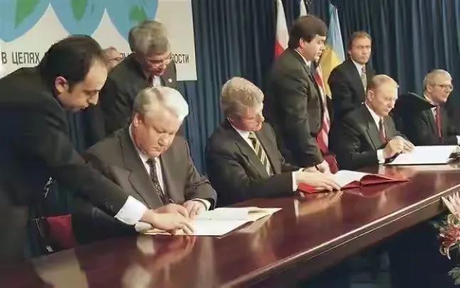 俄罗斯作为五常之一签了乌去核保护乌克兰安全的尽责协约，俄罗斯有什么理由使用核武？