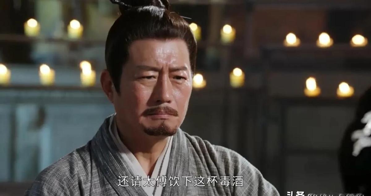 任嘉伦这次新剧真的太狠了，刚看完《凤凰台上》放出的那个预告，心脏简直漏跳一拍——