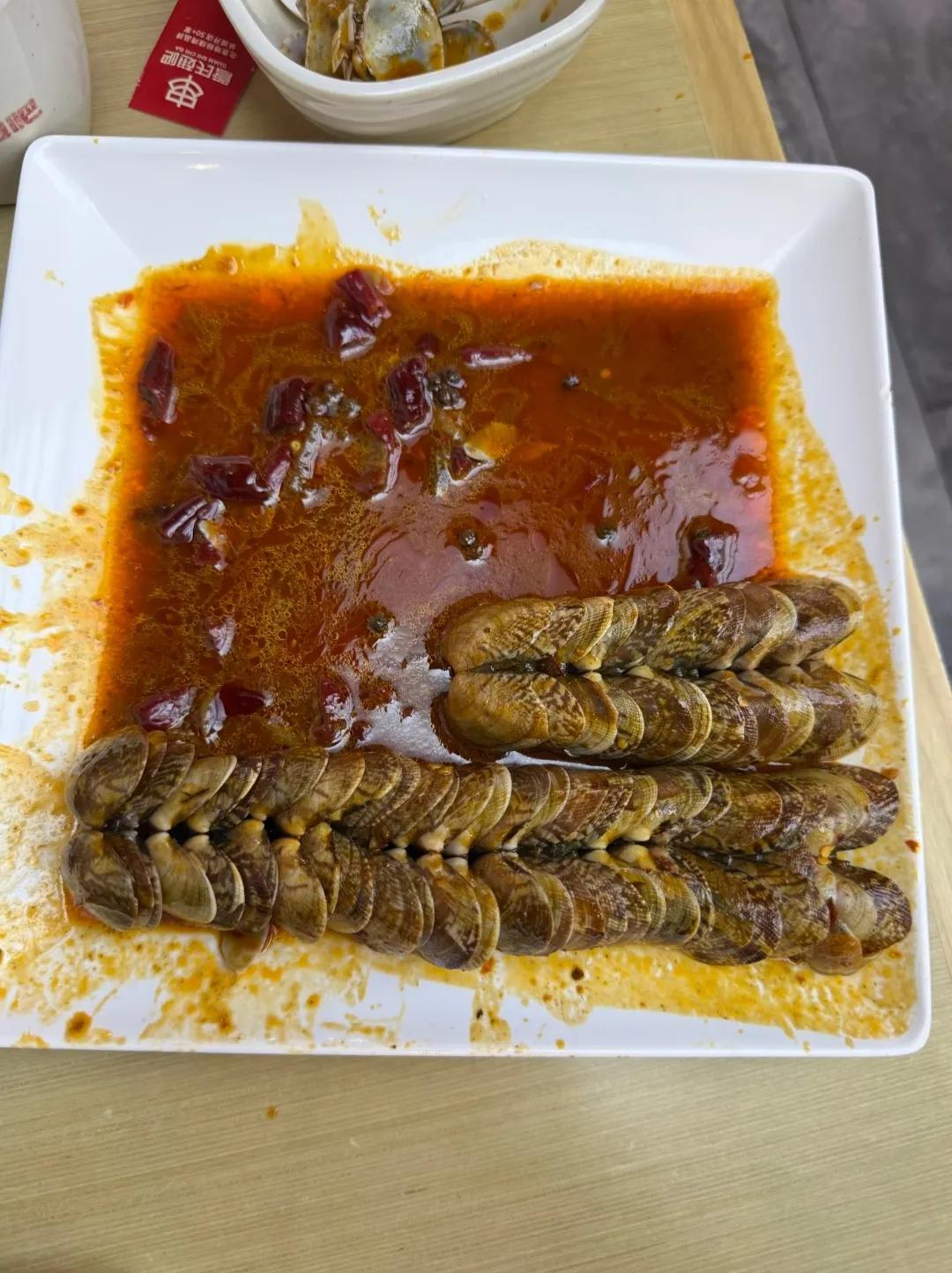 老板：我们菜是不是盐放多了，太咸（闲）了？