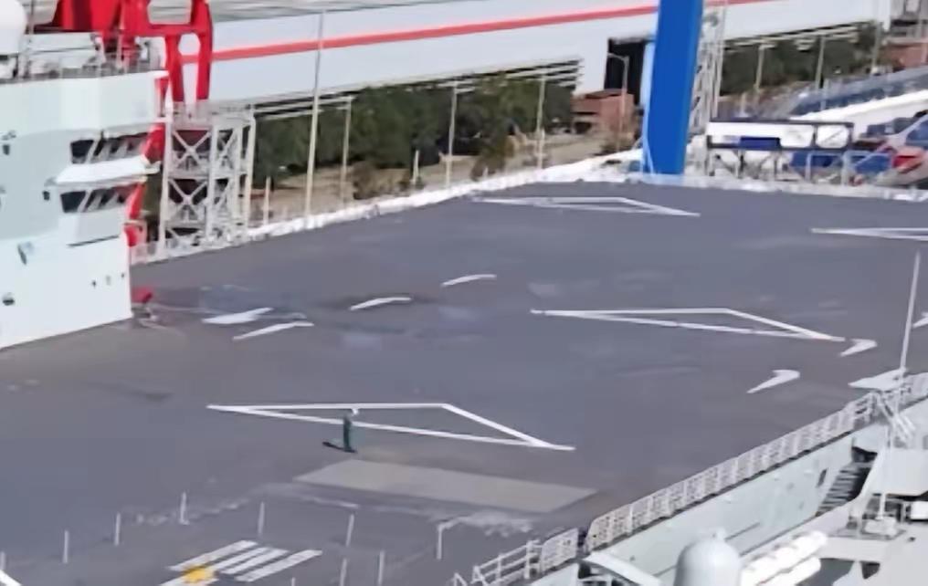 076两栖攻击舰首次海试结束，标志着世界上第一艘电磁弹射舰顺利完成动力、电力测试