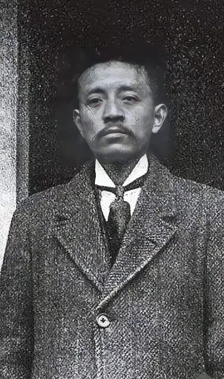 宋教仁之死，不只是一个志士的陨落，更是一个民族在觉醒门槛前被暴力拽回的缩影。他不