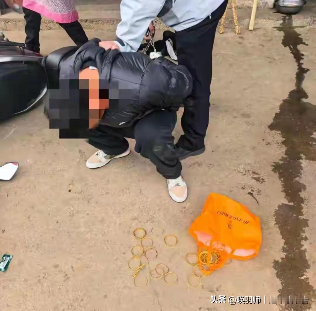 年底了，要注意啊！！一家金店284万元黄金被盗，警方6小时抓获嫌疑人毕某。他曾年