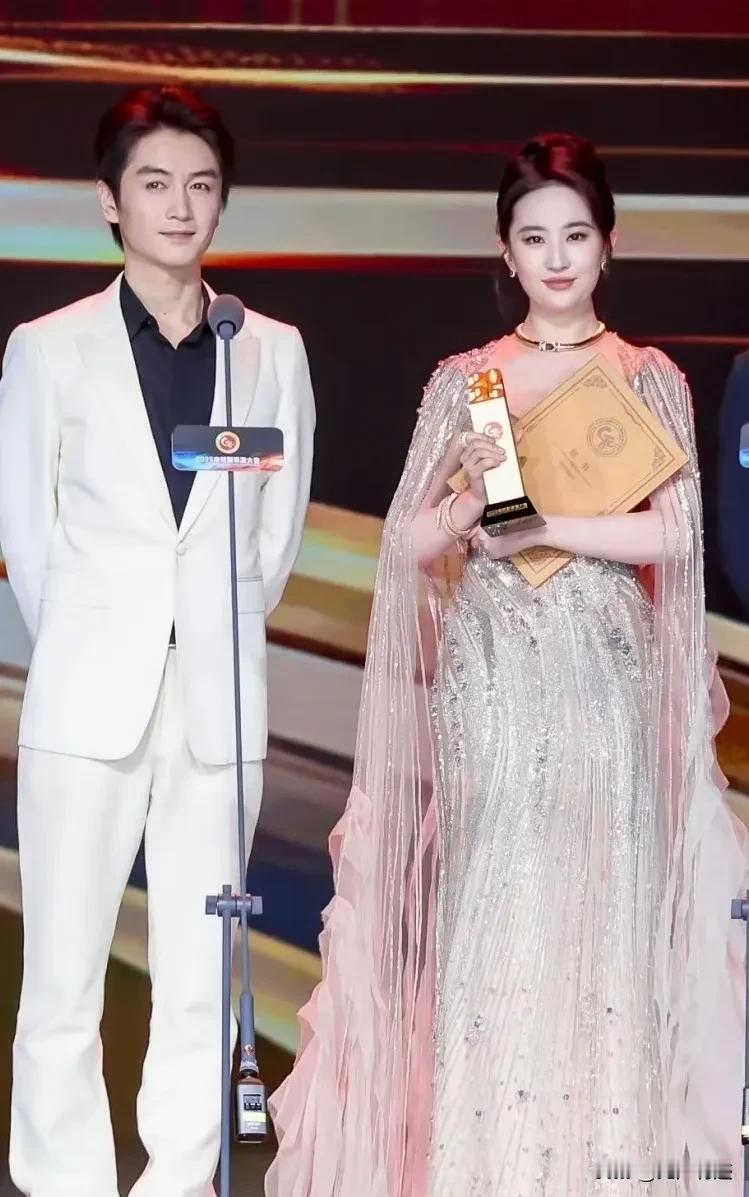 最近很多人又在疯狂磕这一对！为什么呢？凭心而论，我个人觉得他俩其实挺有夫妻相的，