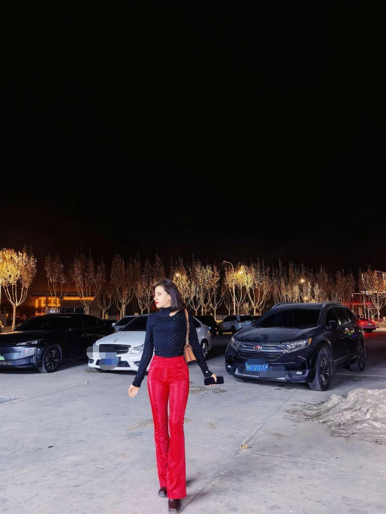 好久不见，我头发留长了，没有胖，还瘦了一点点，温柔了些，成熟了一点，受委屈还是喜