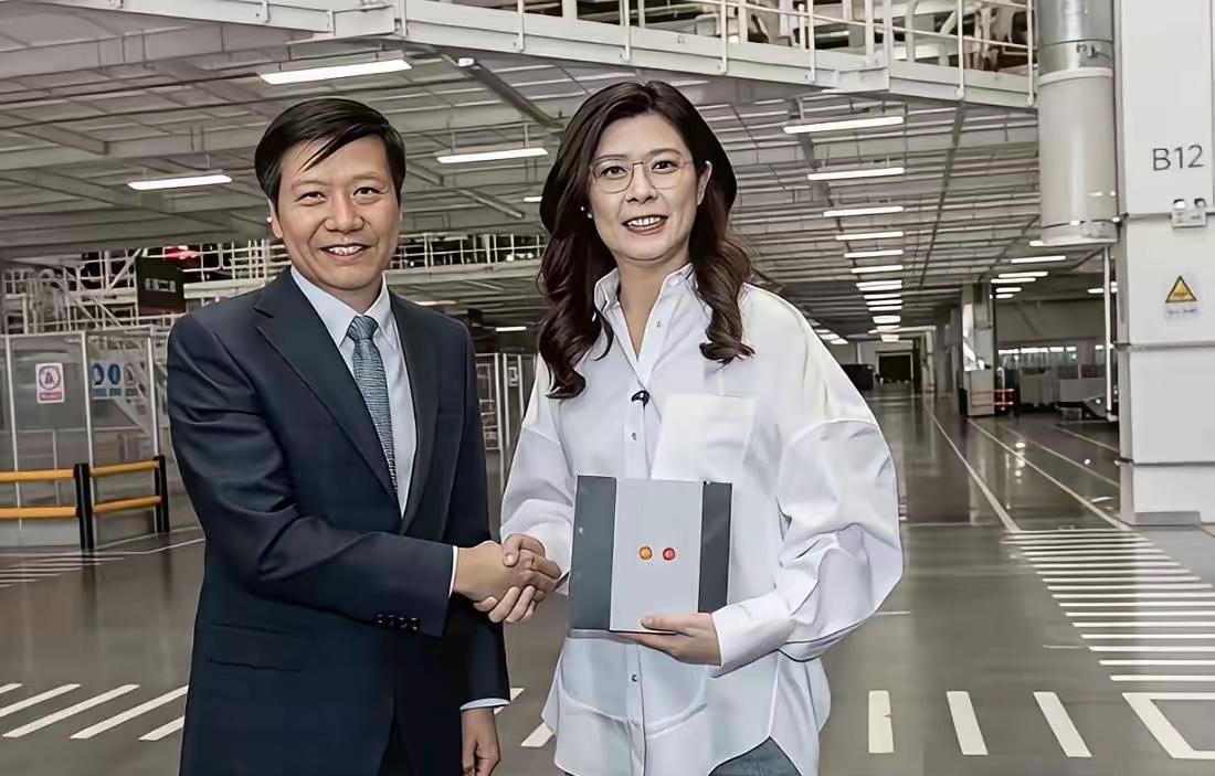 小米已成为国家对外展示的名片，从郑丽文到阿联酋王储，再到西班牙首相，小米得到了国