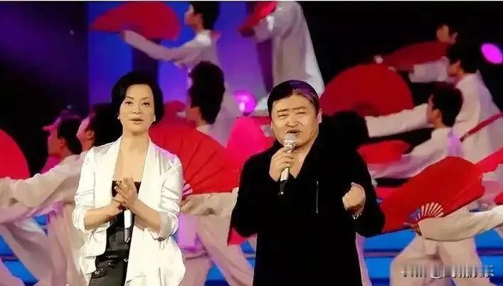 刘欢走了，华语乐坛又一位巨匠谢幕。众人哀悼刷屏时，毛阿敏的沉默曾引来质疑——直到