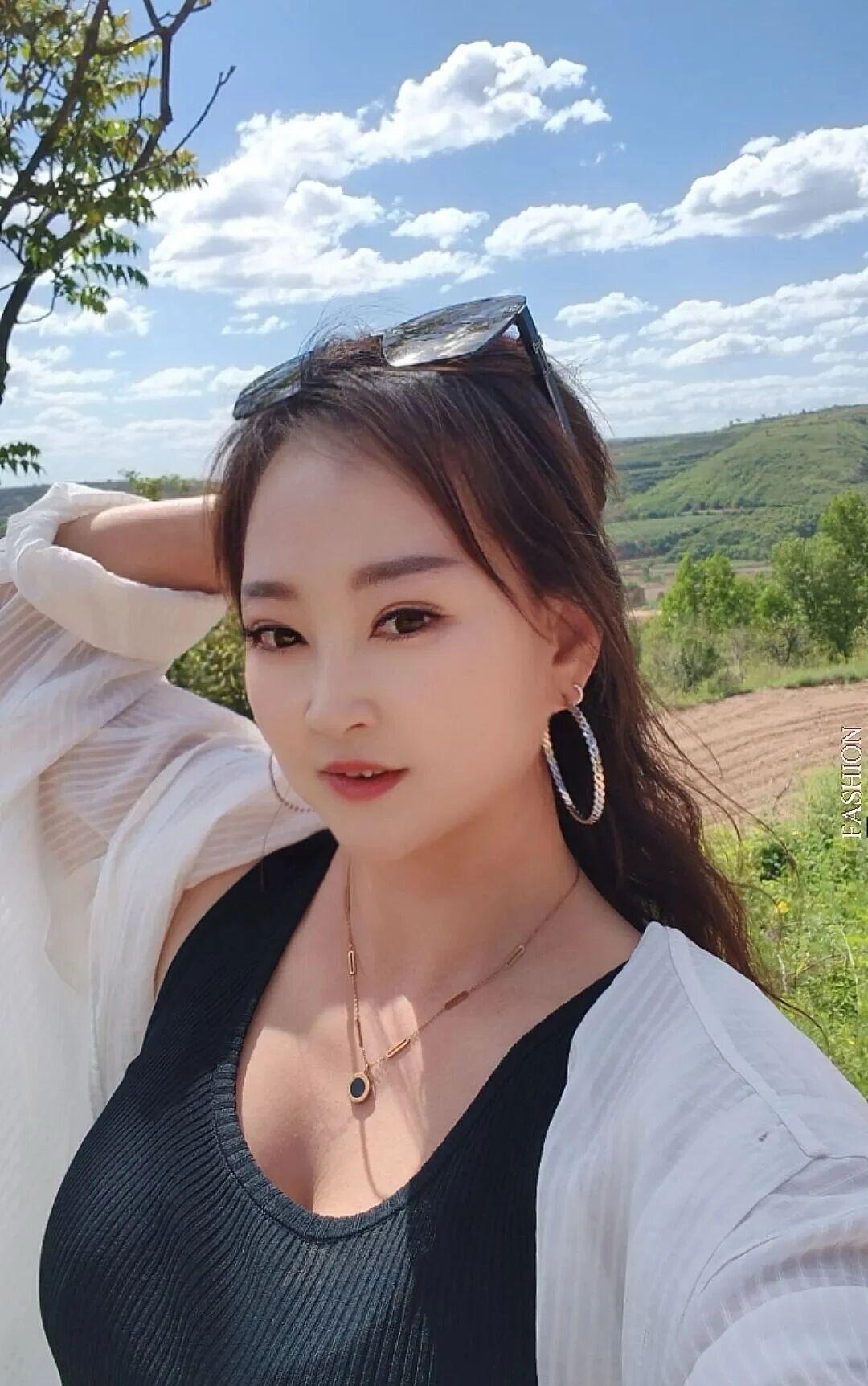 抬头遇见美好

生活总在奔波中前行，我们忙着低头赶路，却常常忽略了身边触手可及的