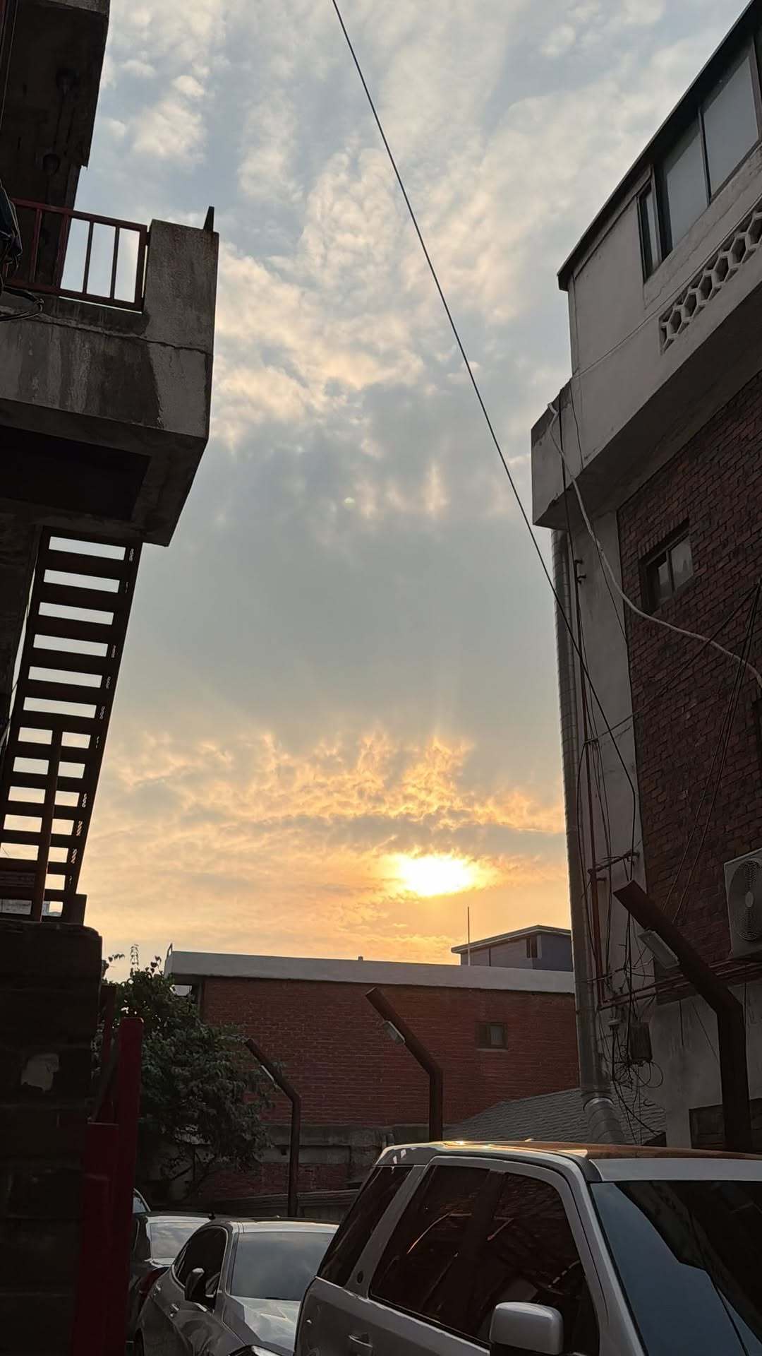 “CB百蓝_。260617李东海 ins story更新： 