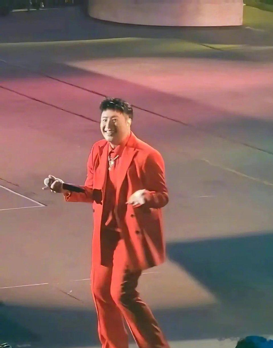 #潘玮柏开演唱会越开越瘦#潘玮柏开演唱会越开越瘦，从潘玮厚变潘玮薄了[开学季]#