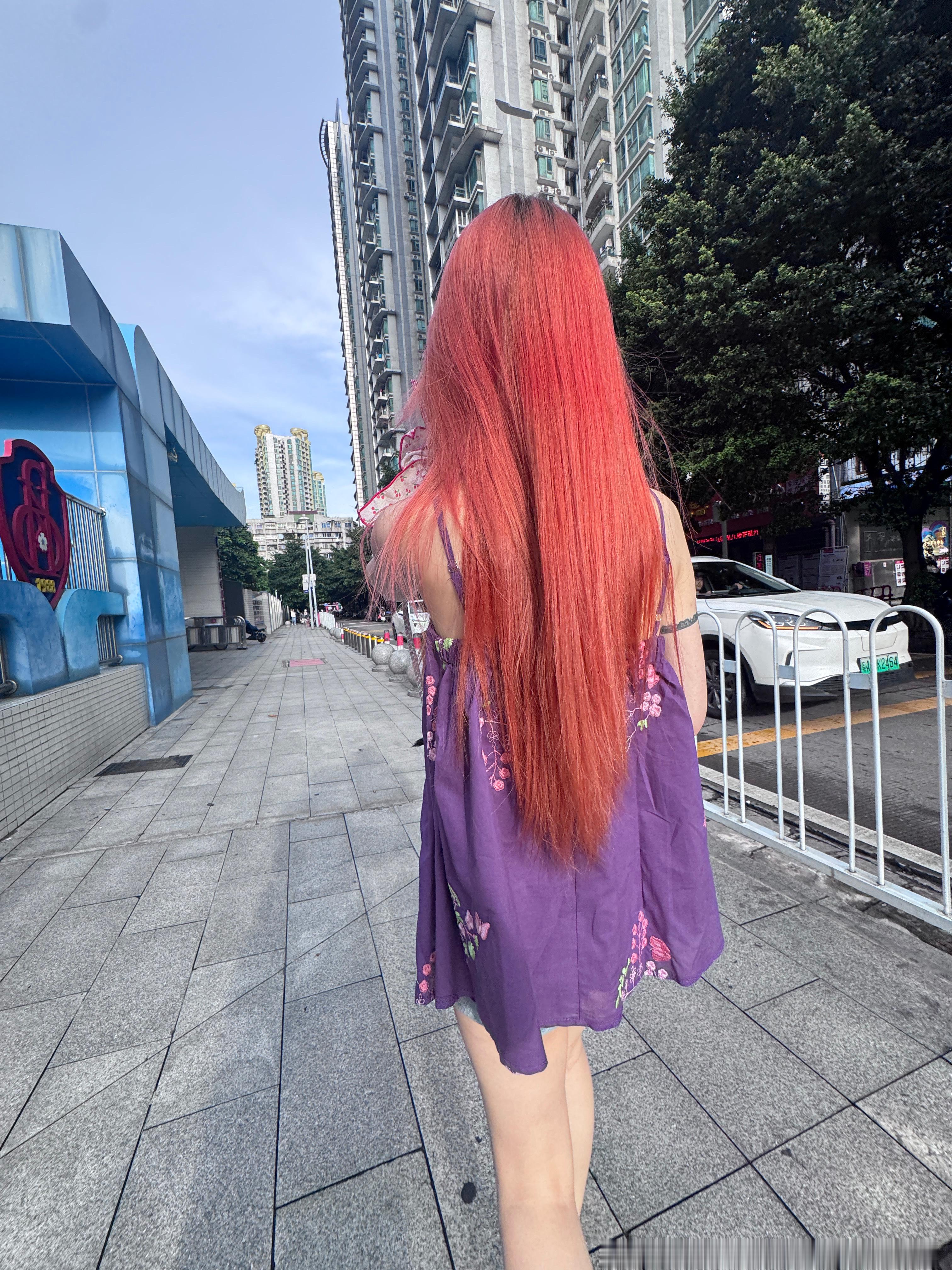 此刻路过一个美丽的红发女孩👩🏻🦰 