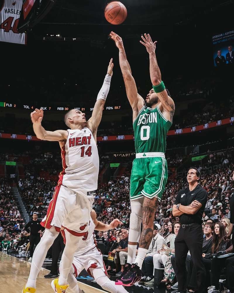 凯尔特人图库 塔图姆复出后场均21.3分9.8篮板4.8助攻1.2抢断，命中率4