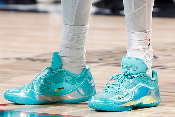 杰伦·约翰逊 · Nike LeBron 23登场42分钟 18投9中 27分 