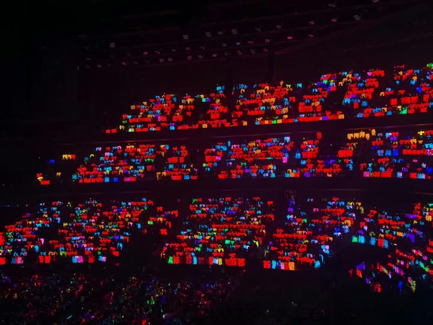 TF家族荣耀之战第一日灯牌 