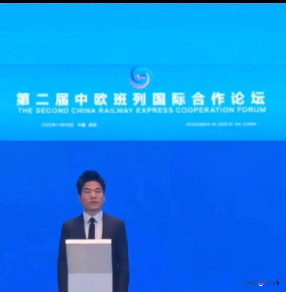 好消息！好消息！

2025年11月18日上午，董宇辉代表与辉同行，在召开于西安