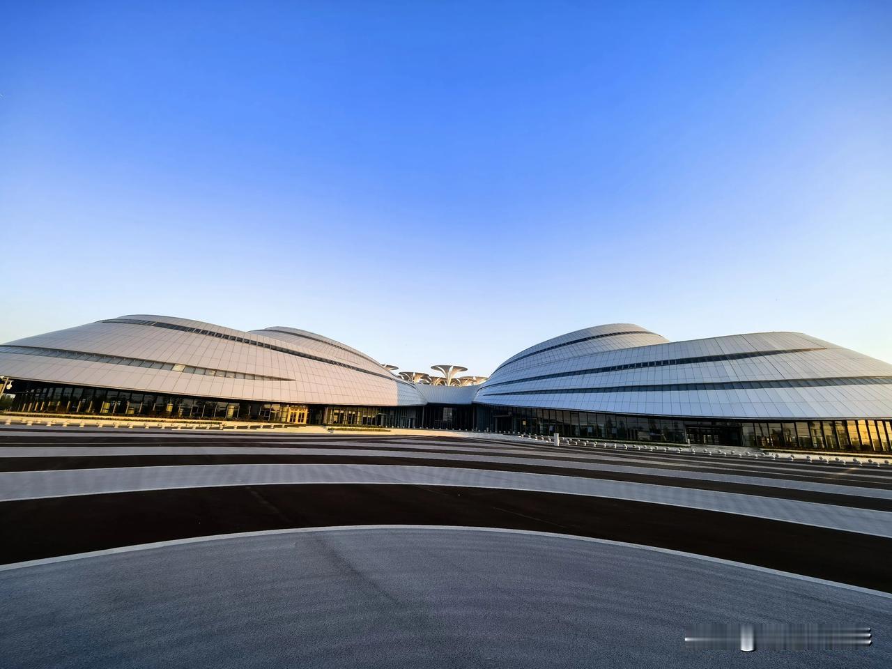  今天骑行到邢台太行国际会展中心转一圈。#这么近 那么美 周末到河北#