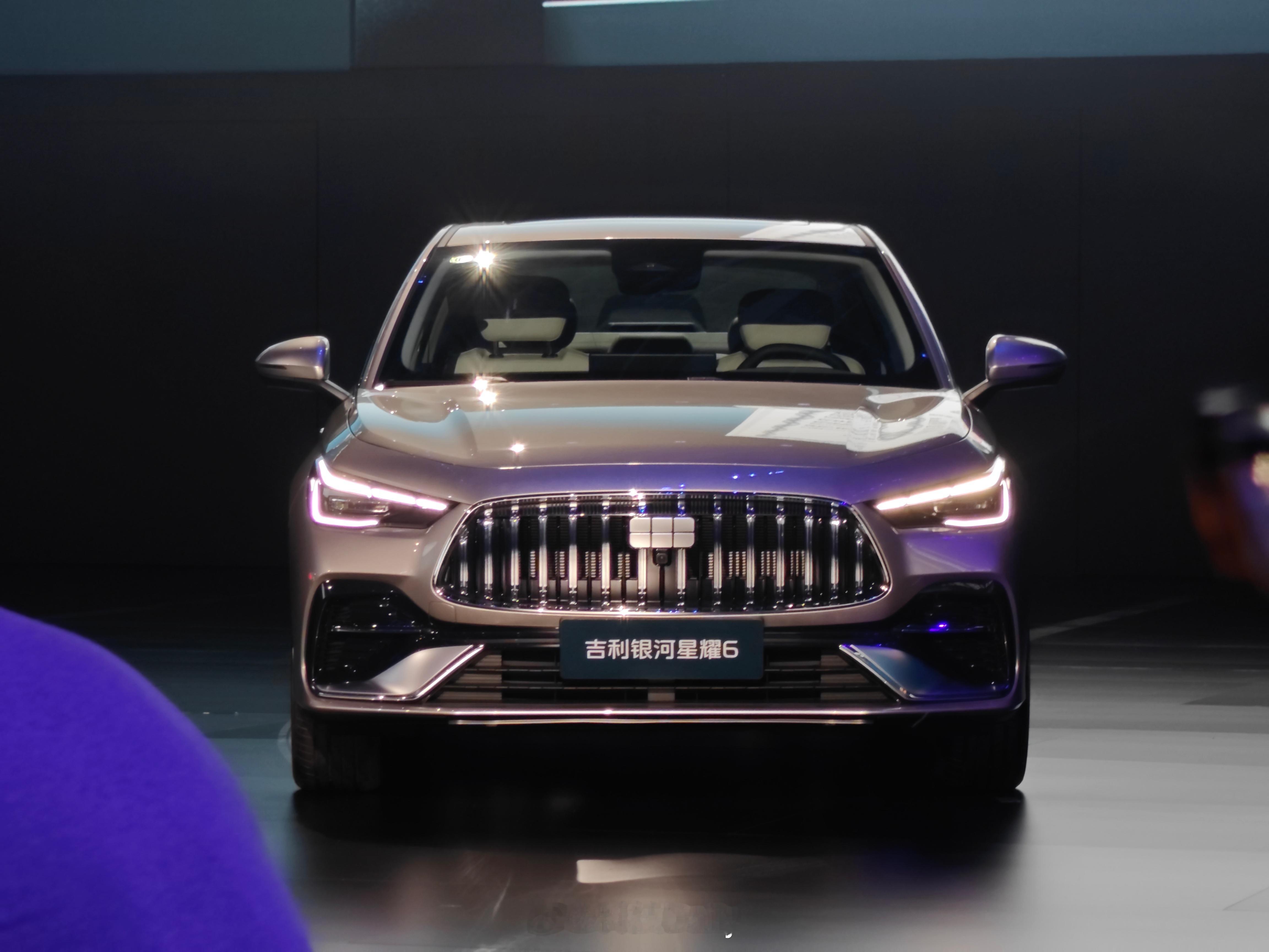 吉利银河星耀6限时指导价6.88万元起 这价格真不错！七大版本，根据出行所需选择