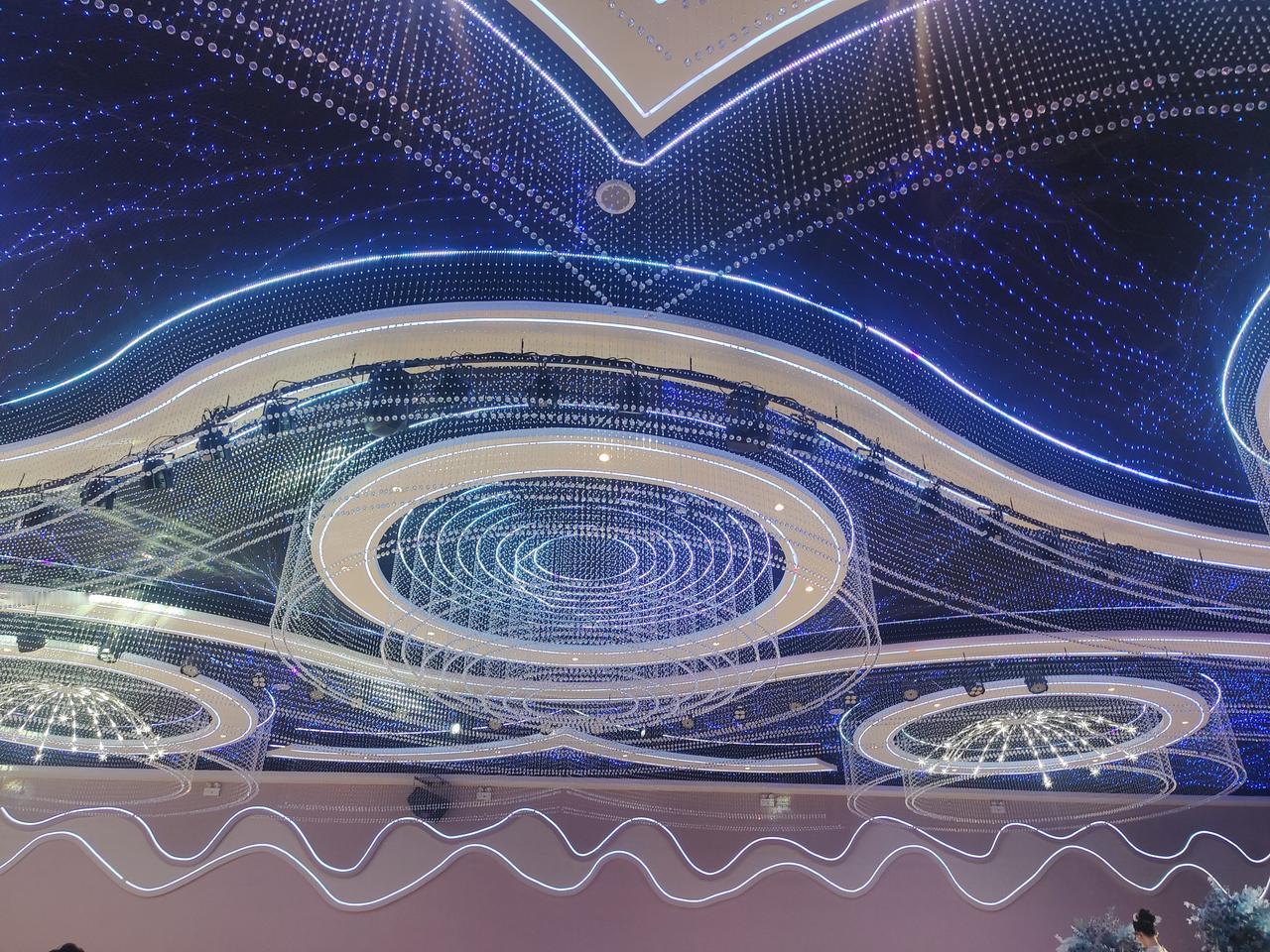 前几天刷朋友圈，看见以前的同学晒娃，我心里咯噔一下。想起两年前，我也是怀着同样的