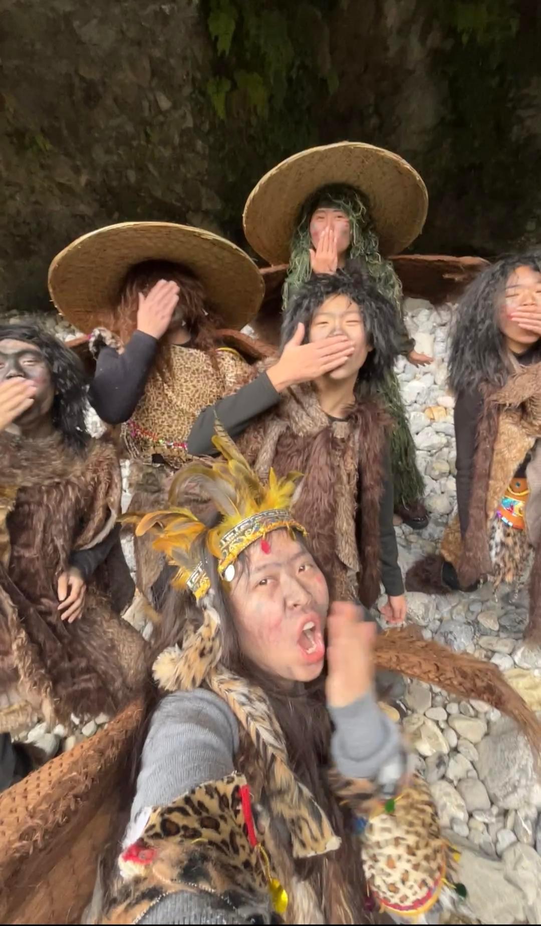 【#四川一景区招募野趣巴人日薪200元#】 #景区招募不说人话NPC日薪200元