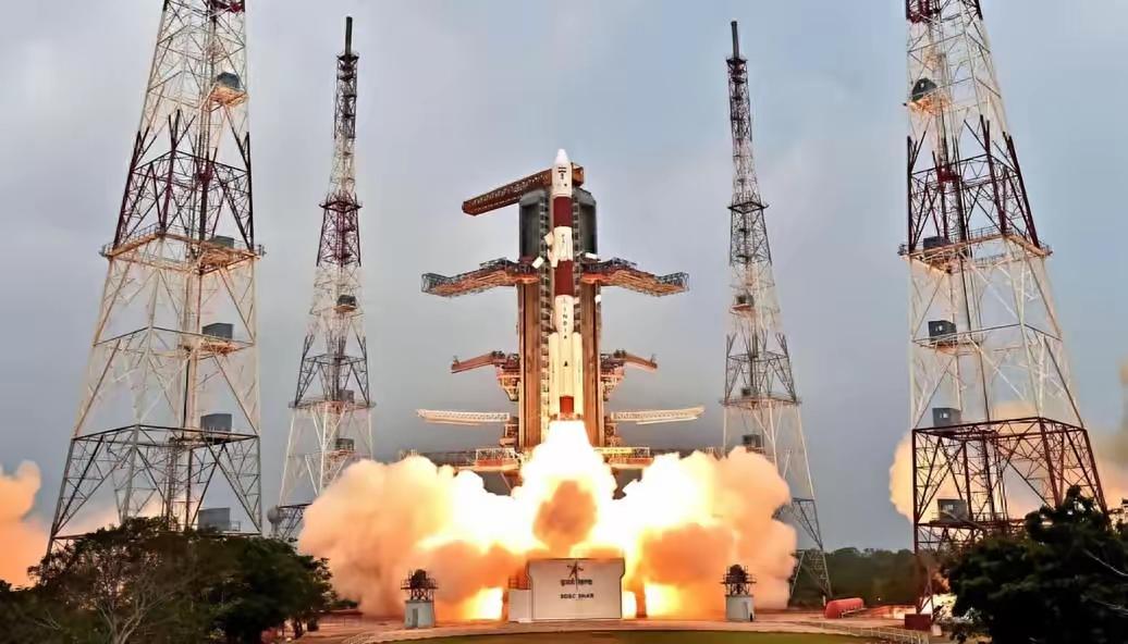 印度为了压中国一头，赶在中国发射火箭前一天的1月12日，发射了印度的一箭十六星火