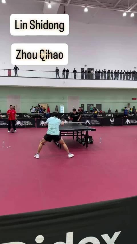 【林诗栋和周启豪练球，韩国美女柳是宇在看吗？】塔什干亚锦赛训练馆球台紧张，当时确