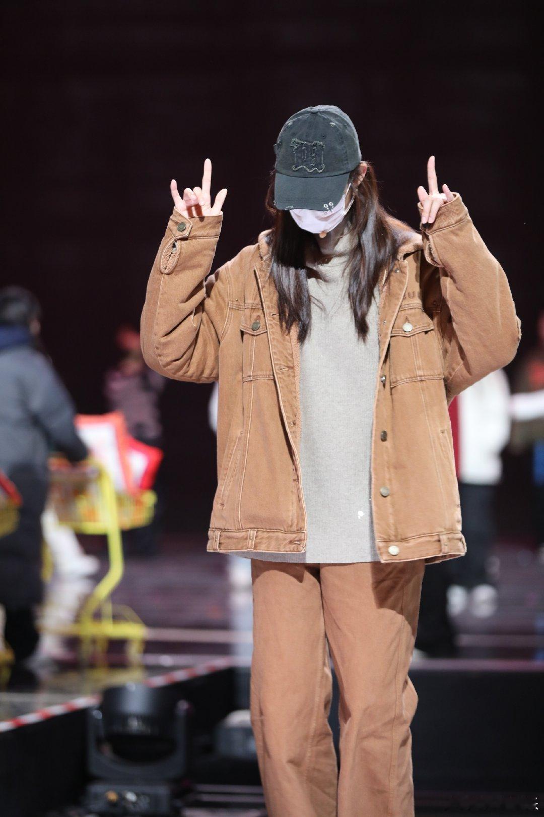 #硬糖少女303##张艺凡# 今日份糖妹新鲜物料张艺凡湖南卫视元宵喜乐会最新彩排