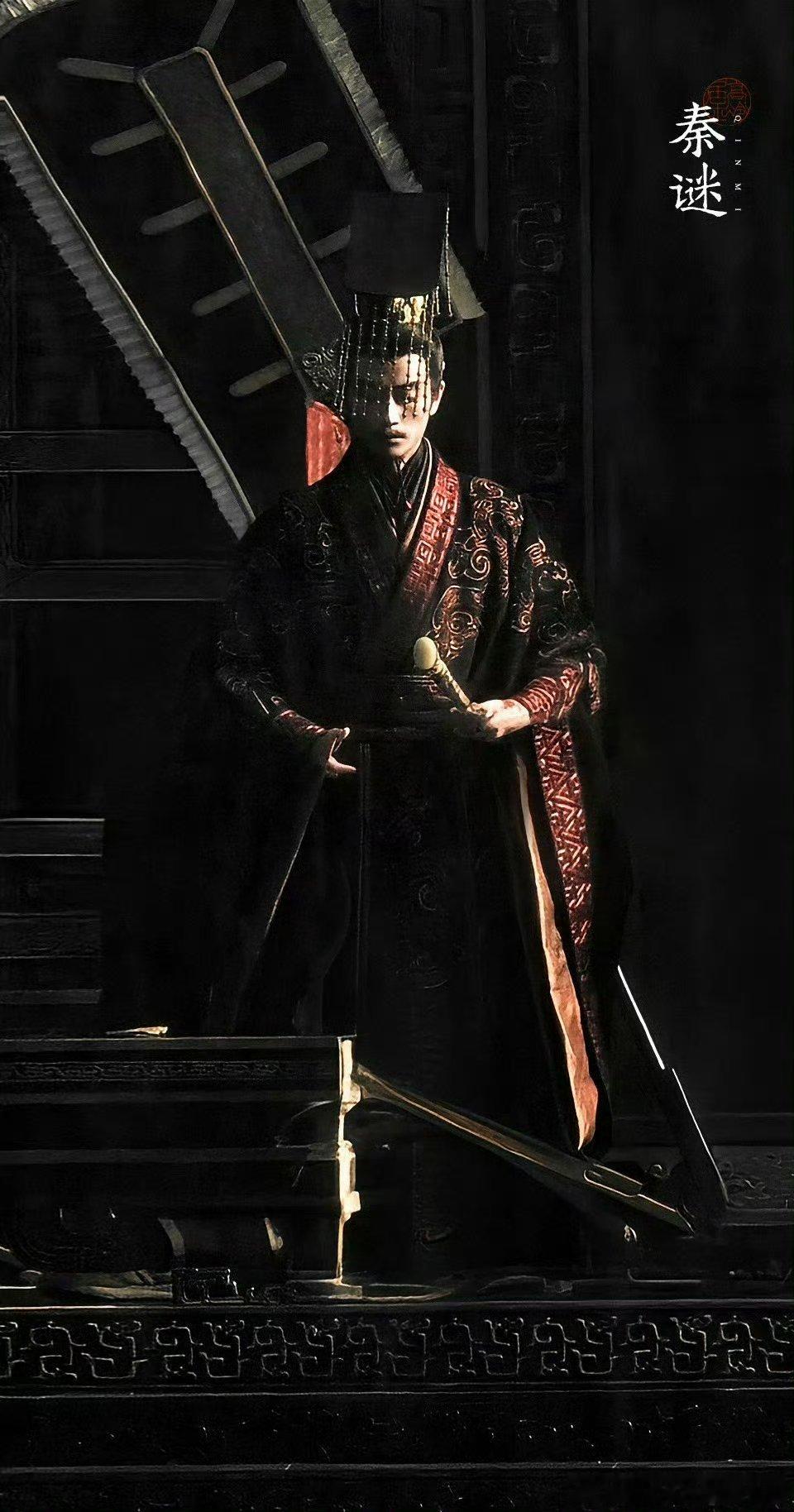 陈晓路透 角色粉抢皮套雪中咳血的路透画面太有电影级悲怆感，冕服加身时威压尽显，陈