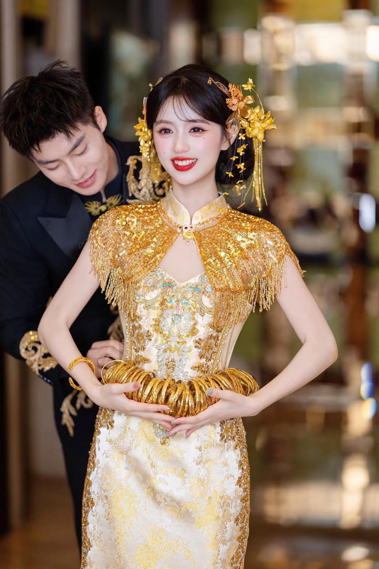 老天奶‼️好惊艳的红色敬酒服啊～💕。琼兰 琼兰旗舰店 新娘旗袍妆造 新中式礼服