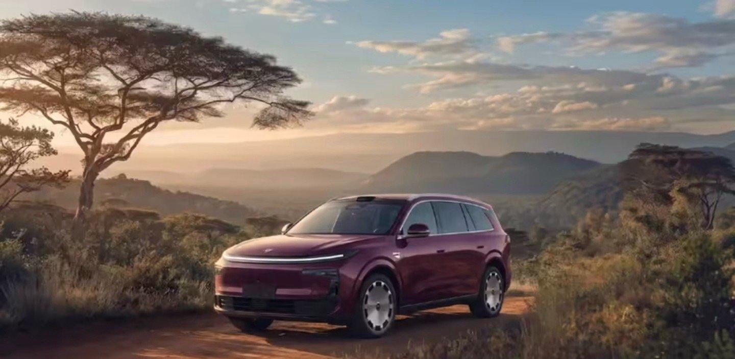 东风奕派 M8 大六座 SUV 官图公布，该车将于本月正式发布。奕派 M8 采用