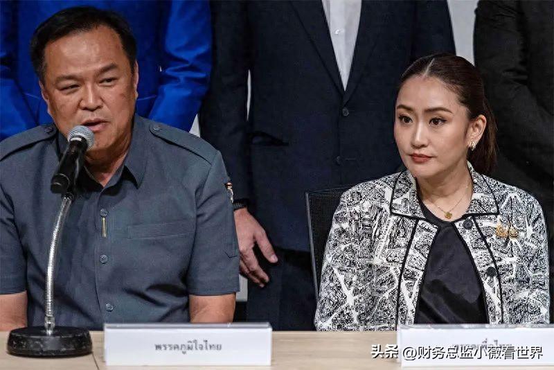 佩通坦的机会来了，泰王批准解散国会。按照泰国法律的规定，一旦解散国会生效，需要在