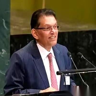 纽约联合国总部，投票箱被打开了。
里头不是选票，是当着190个国家代表的面，扇向