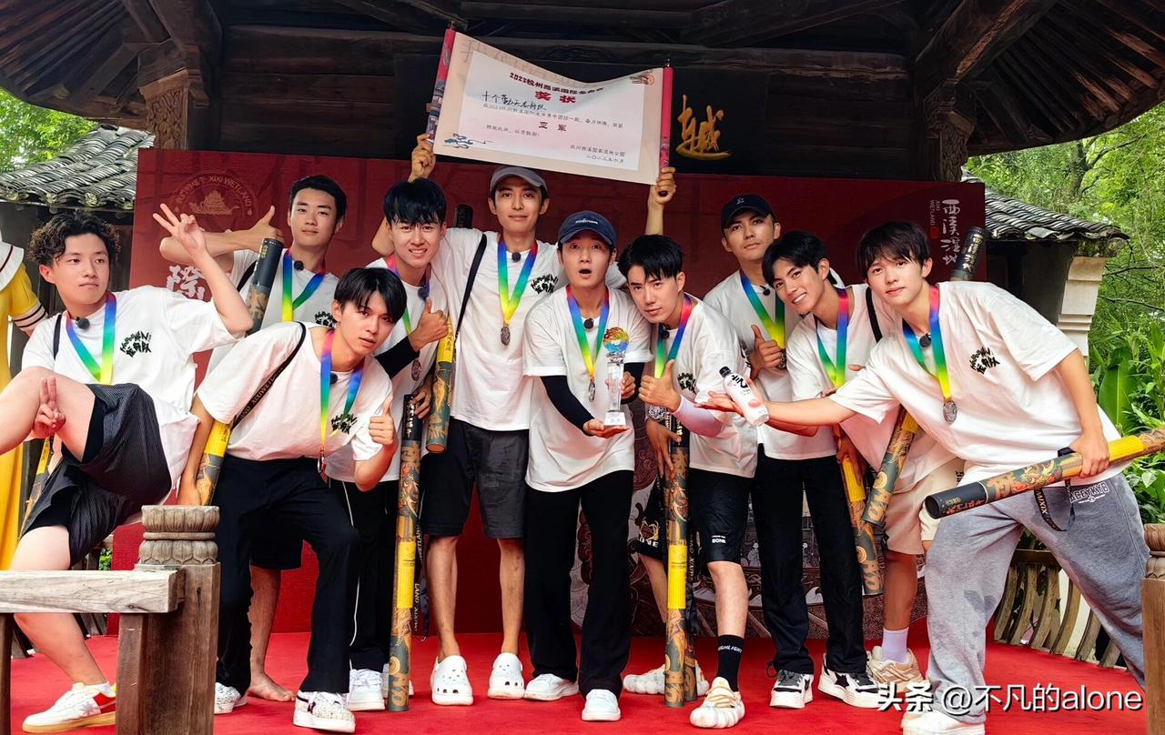 10月9日，央视网官宣十个勤天新专辑《万里长歌》即将上线，请大家敬请期待。

十