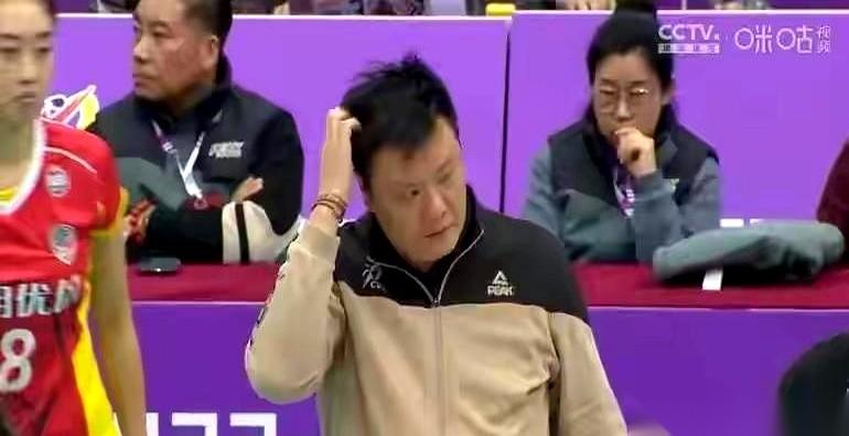 王胖子就这么下课了。
这事儿你说绝不绝？带队成绩再稳，全运会保底四强，照样说换就