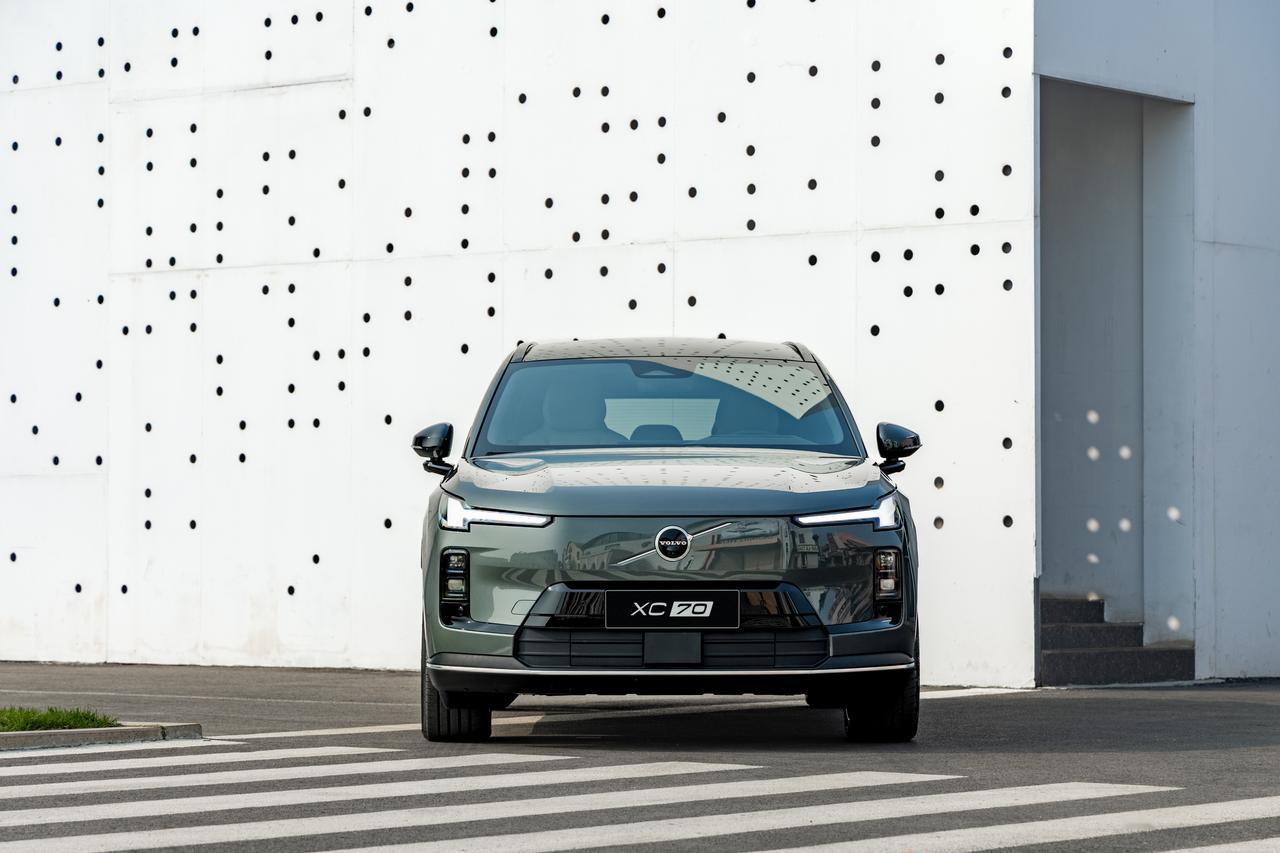 在豪华中型车市场加速向新能源转型的背景下，沃尔沃全新XC70以一套扎实的技术组合