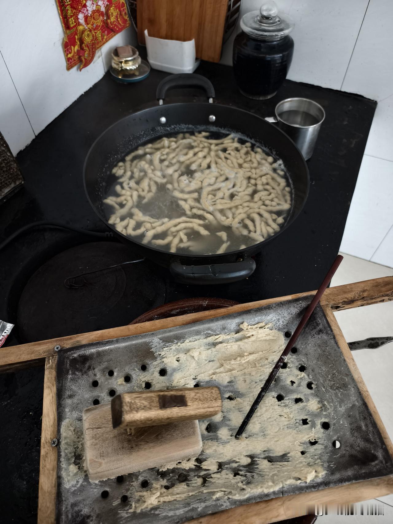 夏日生活打卡季 下雨天适合干嘛呢？山西偏关人当然是吃面啦！土豆爱上面之系列“土豆