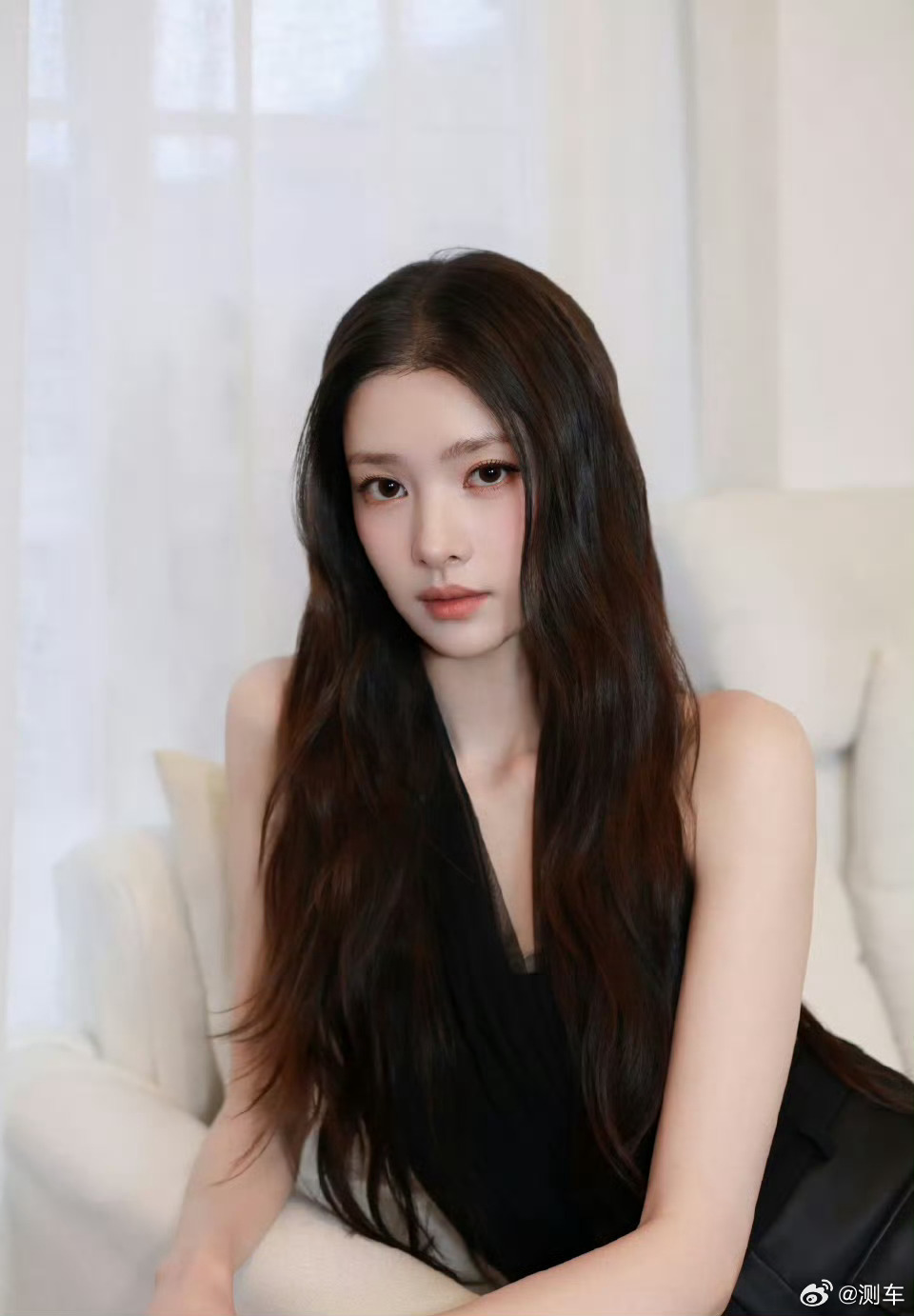 黄景瑜前妻王雨馨时隔多年再发长文，一句“那个骂我三十岁老女人的女孩，如今也走到了