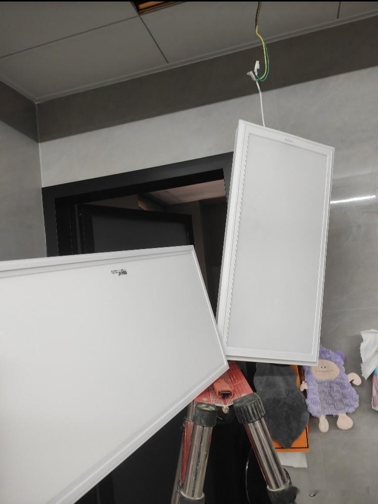 今天我一个同事说，她和前夫离婚快10年了，她妈还会瞒着她打电话给她前夫，让她前夫