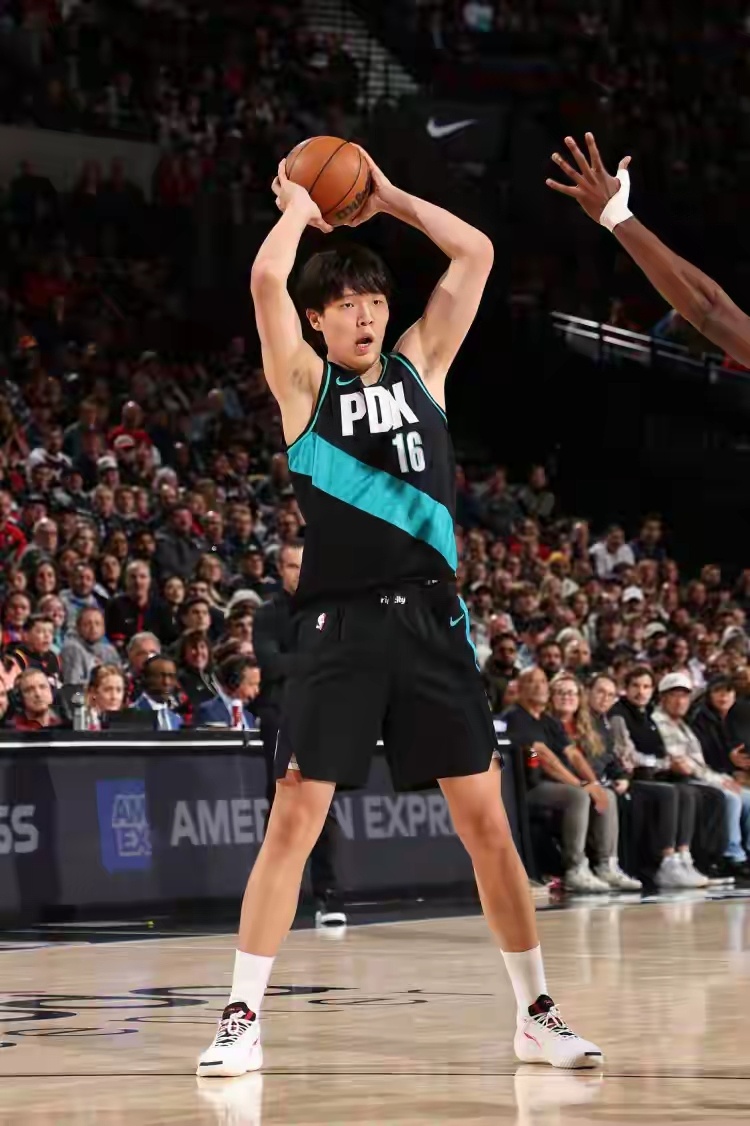 NBA常规赛，开拓者主场110-127不敌太阳。开拓者记者yovic更新社媒写道