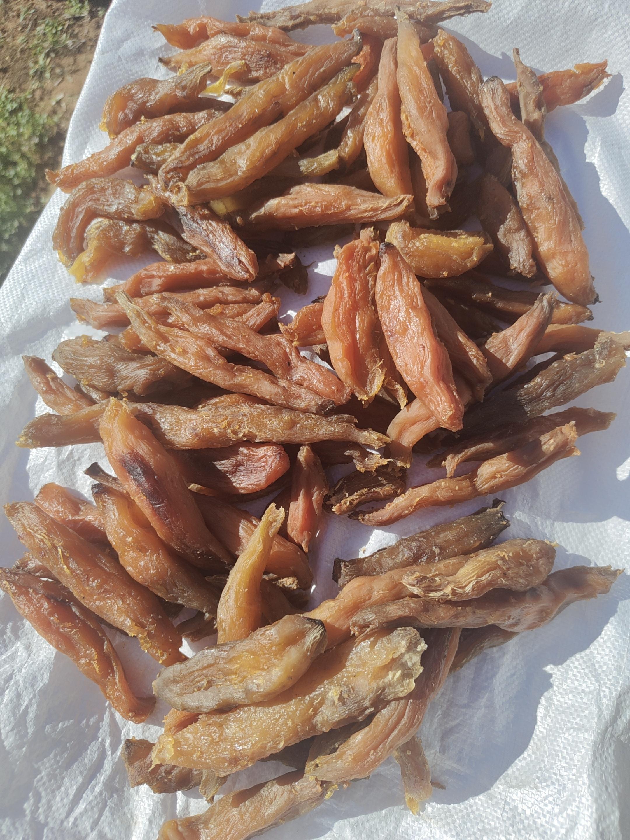 谁懂啊！这两大堆白薯干直接把“冬日快乐”焊在我嘴里了！~咬一口软乎乎糯唧唧，一口