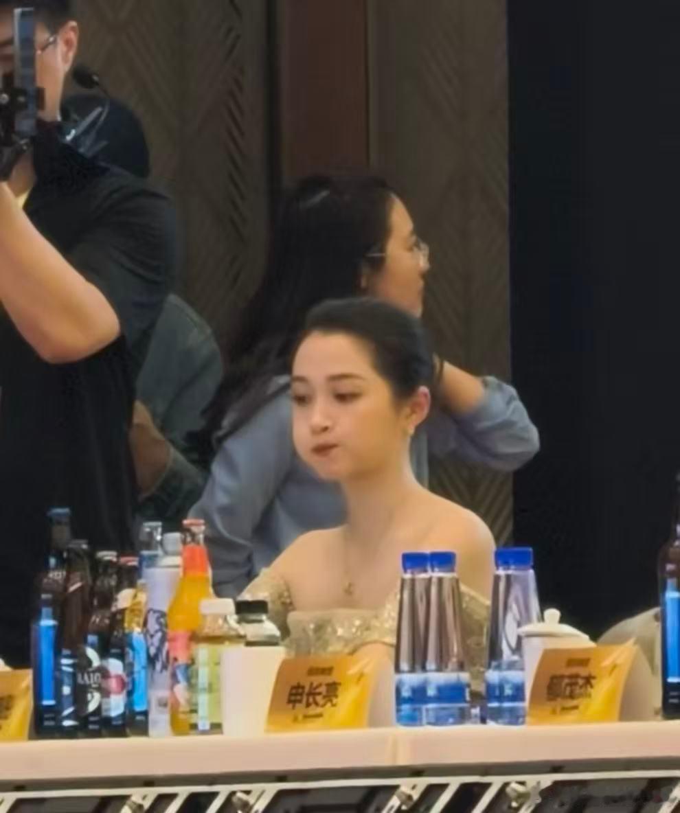 关晓彤鼓脸关晓彤鼓脸好可爱！关晓彤鼓脸操