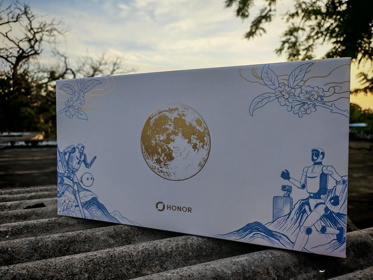 中秋的月亮圆过一轮，这份荣耀俱乐部的贴心礼盒才姗姗来迟，拆开的瞬间，暖意却漫了上