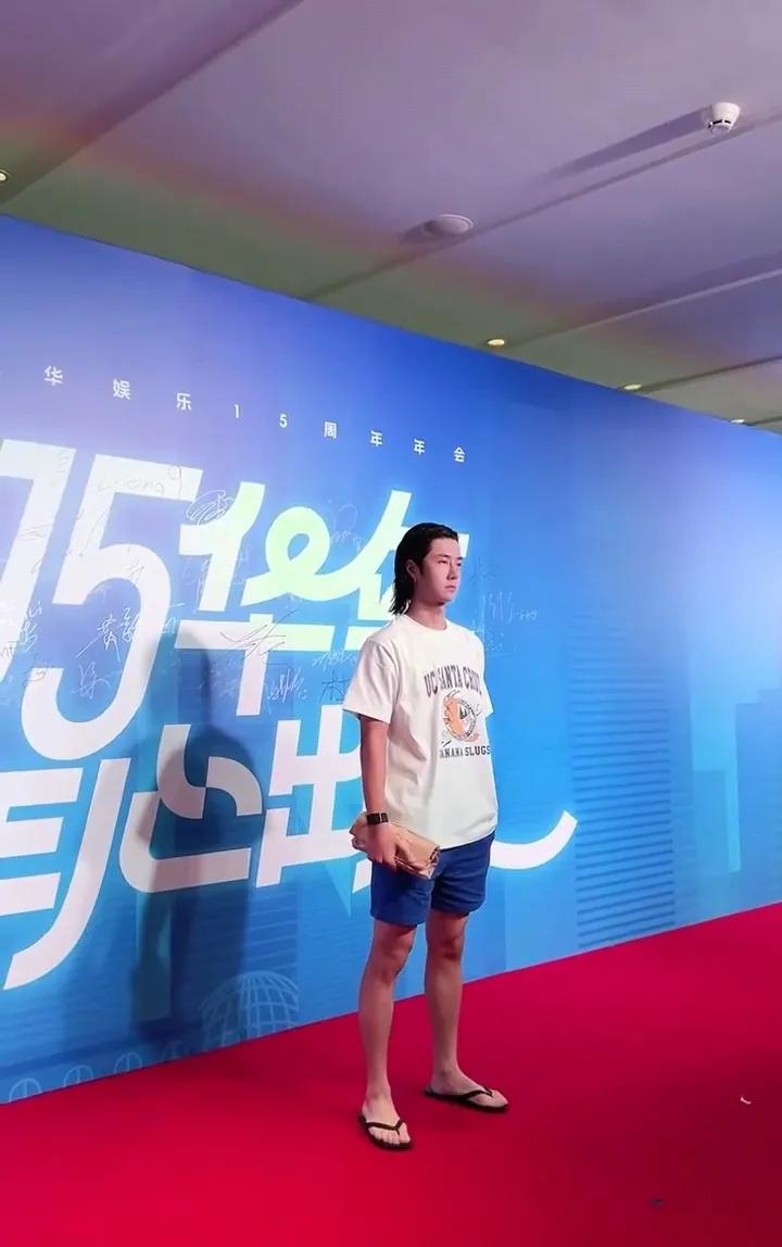 论会玩儿还得是王一博会玩儿[捂脸]
会玩儿，敢玩儿，能妥妥的玩儿出精髓。
今天乐