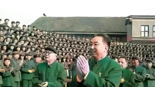 1980年11月，中央政治局召开扩大会议，系统总结粉碎“四人帮”以来的工作得失，