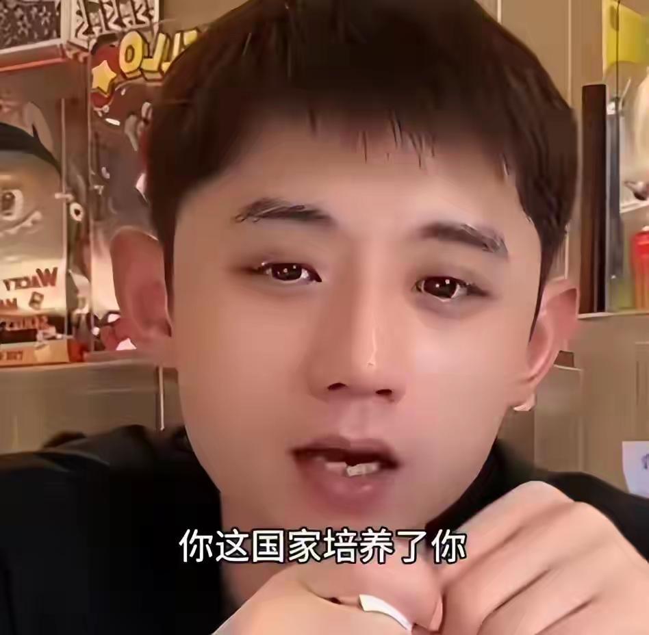 张继科，把国乒的爱国精神刻在骨子里啦[赞][赞][赞]
近日，张继科在直播间。