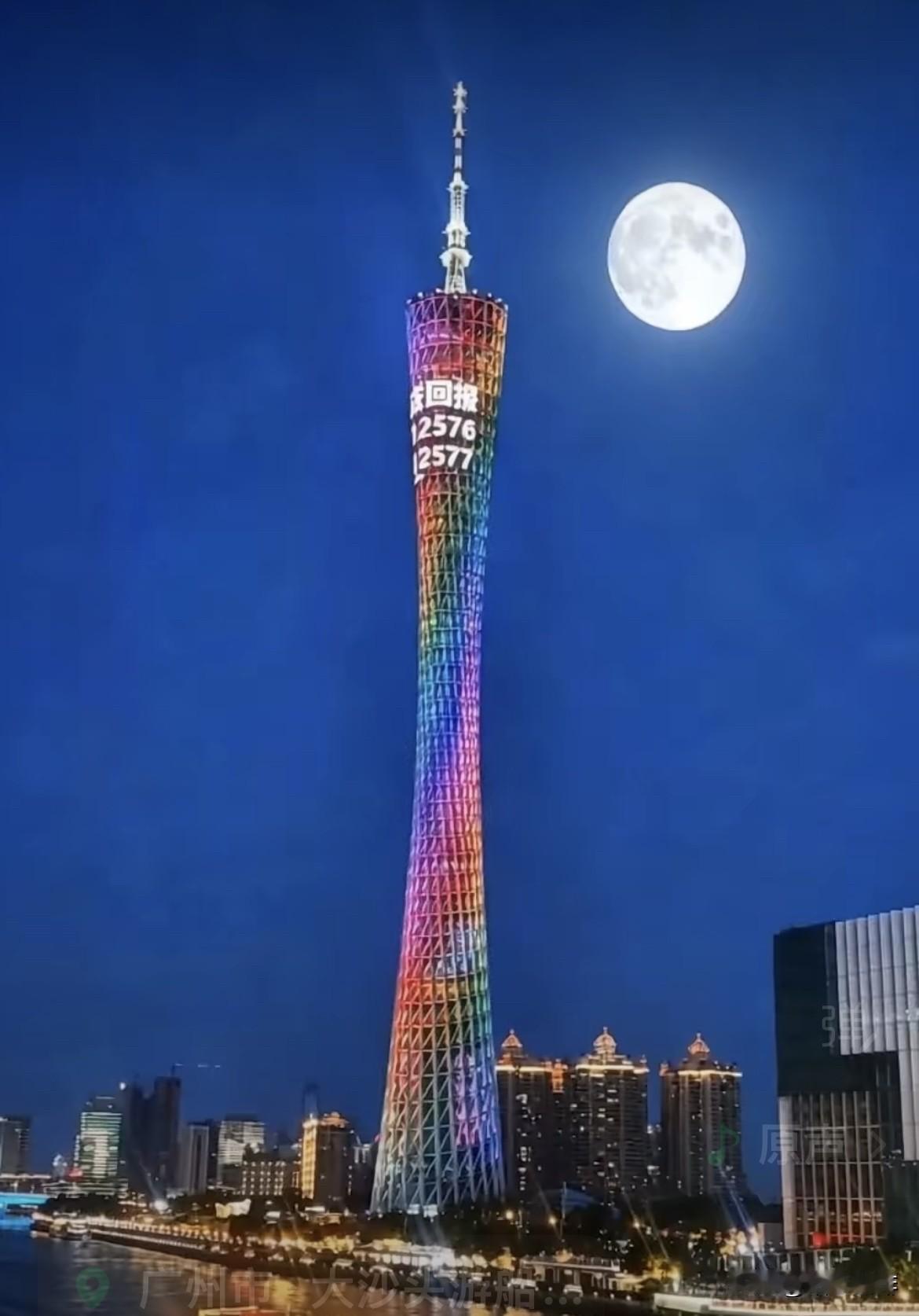 上联：圆圆缺缺天上月
   下联；聚聚散散世间人
