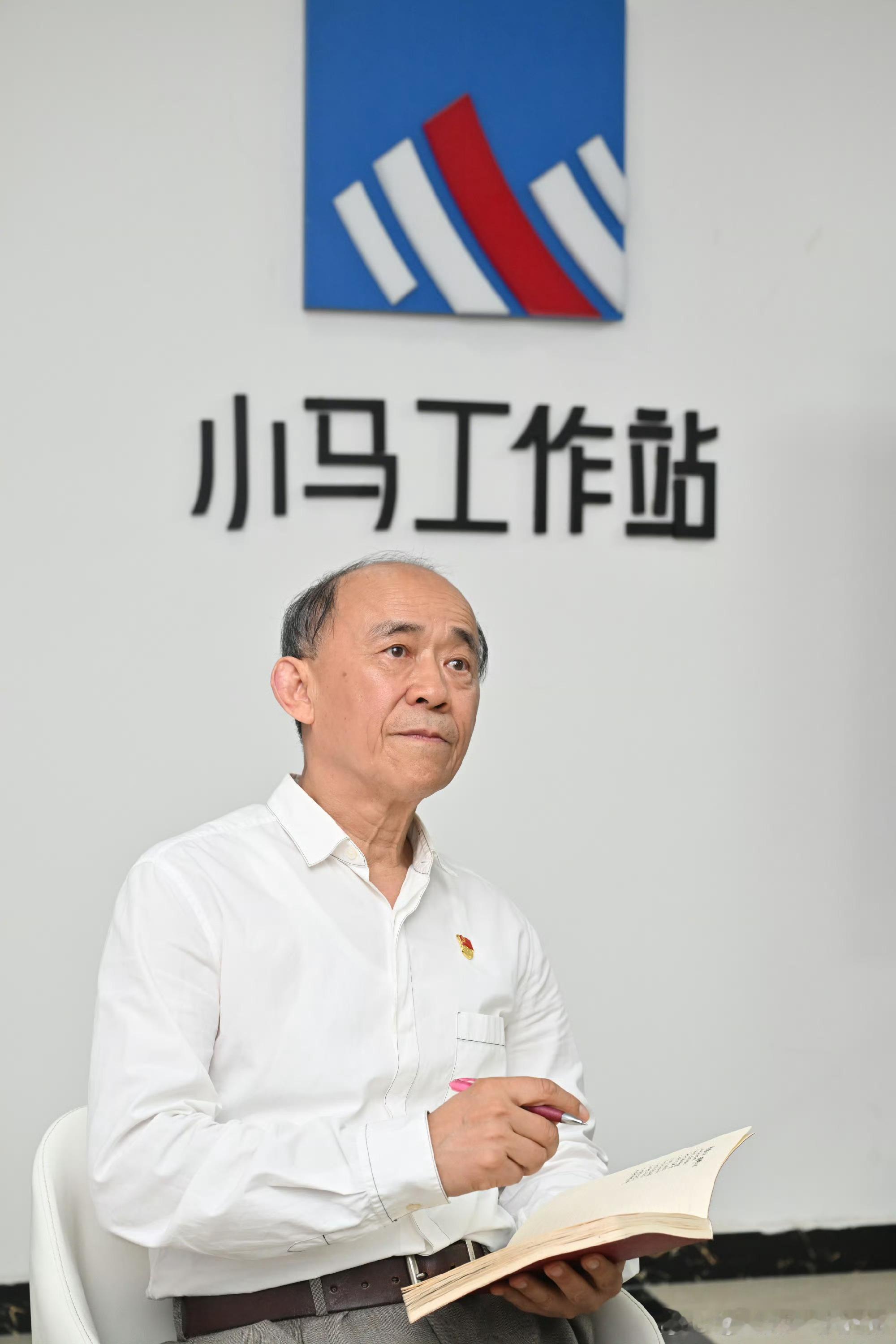 【坚守三十八载为民路，老马扎根基层实干暖民心】荣获“七一勋章”的马善祥，38年驻