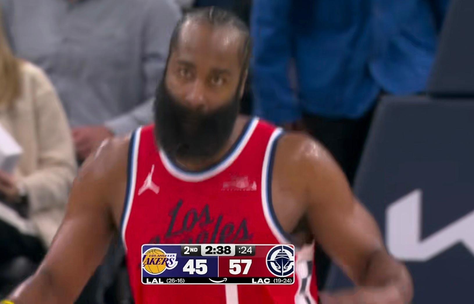 快船打停湖人，目前领先湖人12分。文森特真的可以滚了，空篮都上不进。湖人vs快船