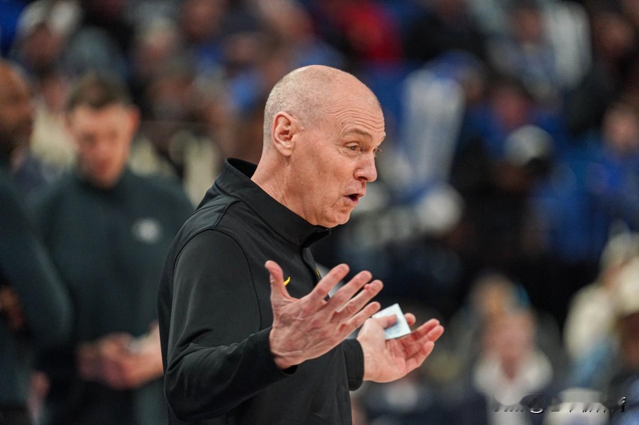 卡莱尔终于等来了自己的第1000胜！
自从12月9号步行者战胜国王队，卡莱尔收获