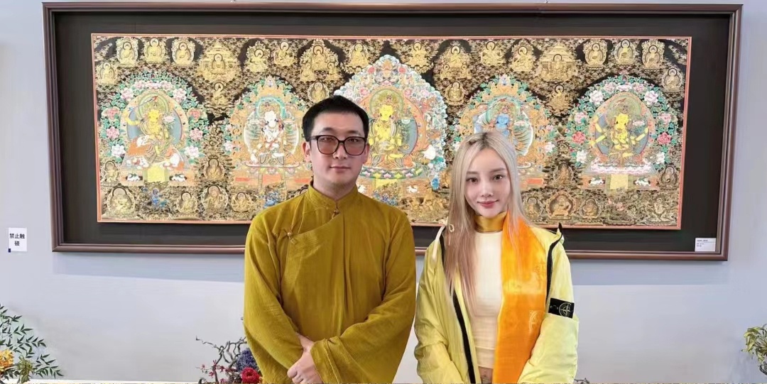 “心怀热爱，认真生活，每一天都值得期待，每条路上都有美好的风景。 ​​​”分享一